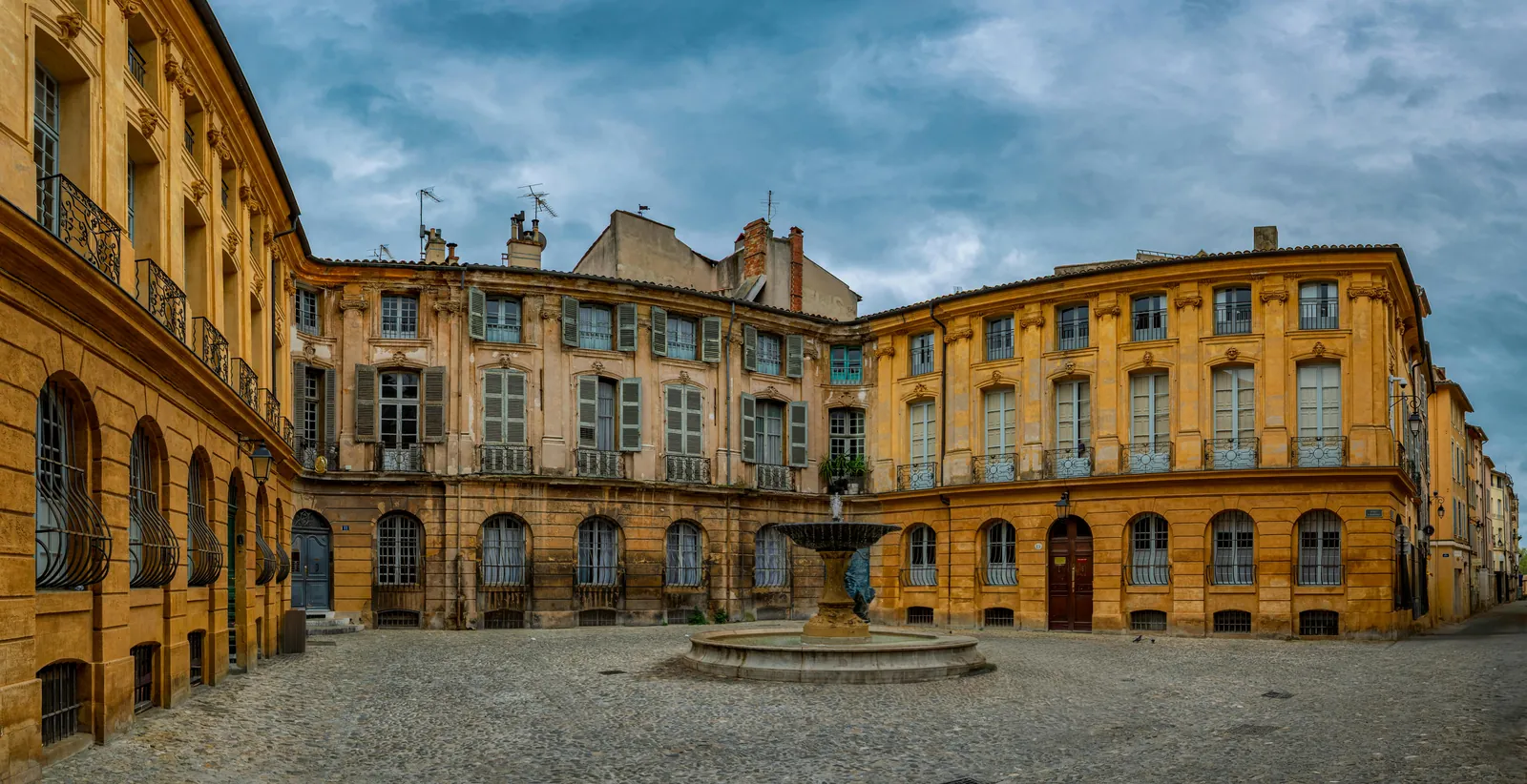 Private chauffeur in Aix-en-Provence — the Place d'Albertas