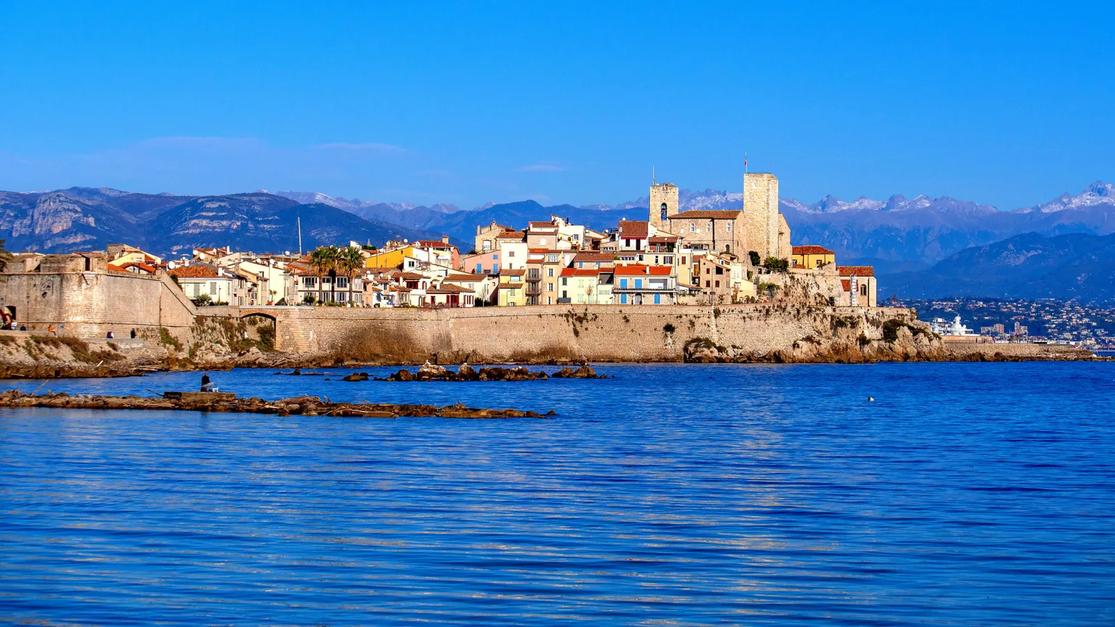 Private chauffeur in Antibes — the old town and ramparts by the sea