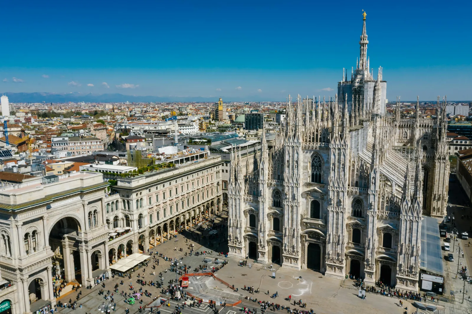 Private chauffeur in Milan — the Duomo and the Galleria
