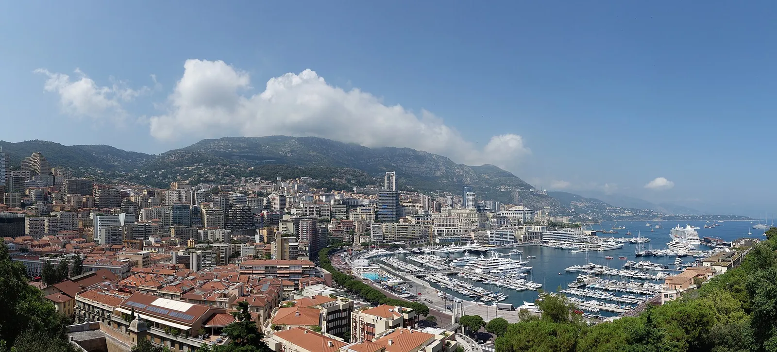 Private chauffeur in Monaco — Port Hercule and Monte-Carlo