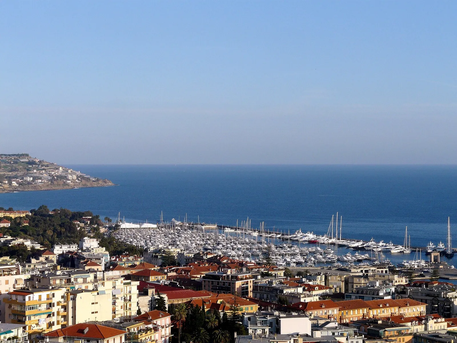 Private chauffeur in San Remo — the port and the town